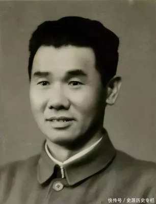 1938年陳再道被催婚,與18歲的張雙群結為革命伉儷,相濡以沫54年