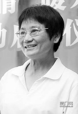 空巢老人家里來(lái)了志愿者_(dá)廈門(mén)日?qǐng)?bào)電子報(bào)[20100816]_廈門(mén)網(wǎng)